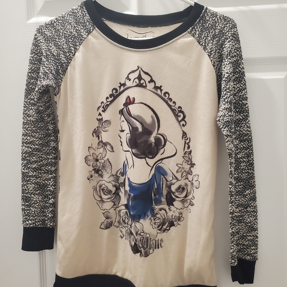 Disney Snow White long sleeve shirt XS